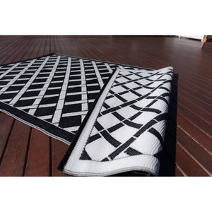 best-outdoor-furniture-Signature Range Black & White - Outdoor Rug