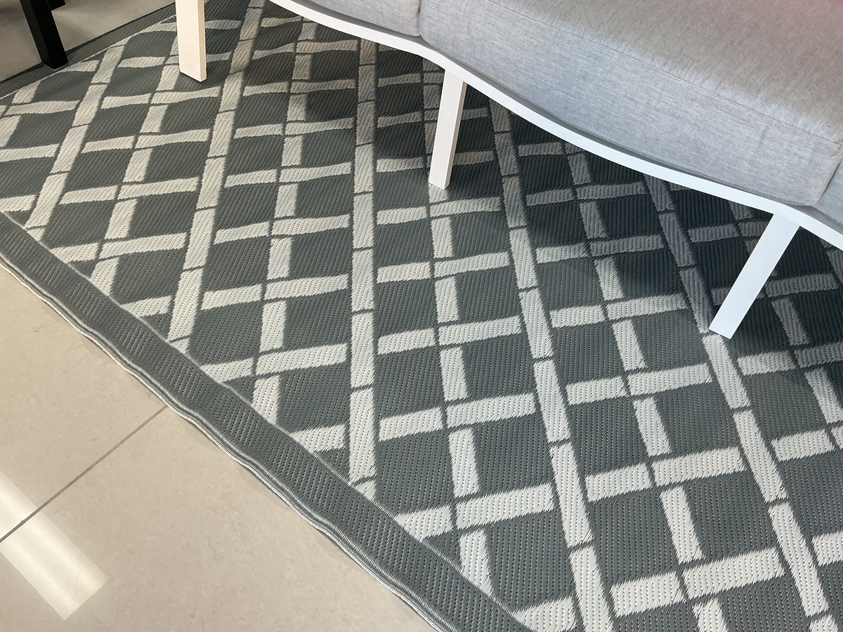 Signature Range Grey &amp; White - Outdoor Rug