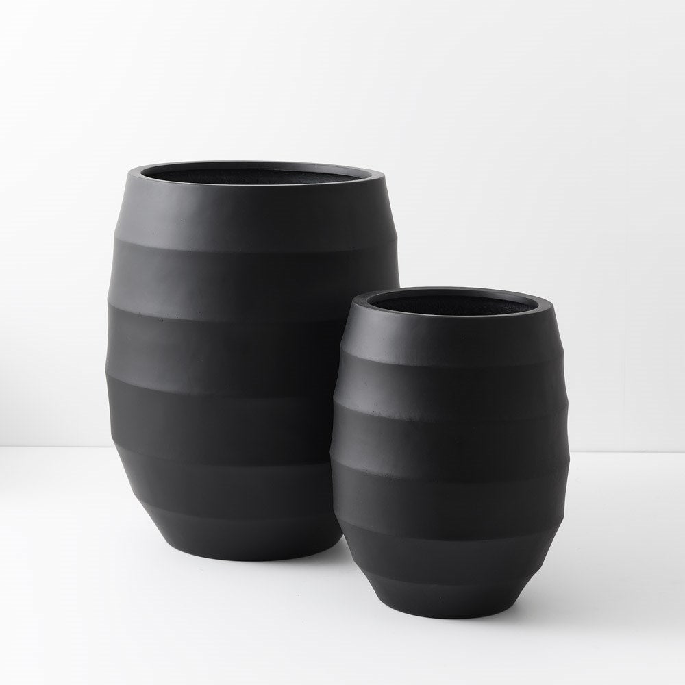 best-outdoor-furniture-Silos Pot Black