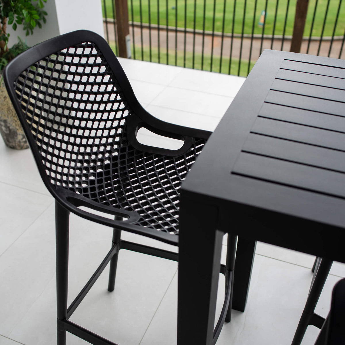 best-outdoor-furniture-Air 75 - Alum Slat Bar - 7pce - Outdoor Bar Set #color_BLACK