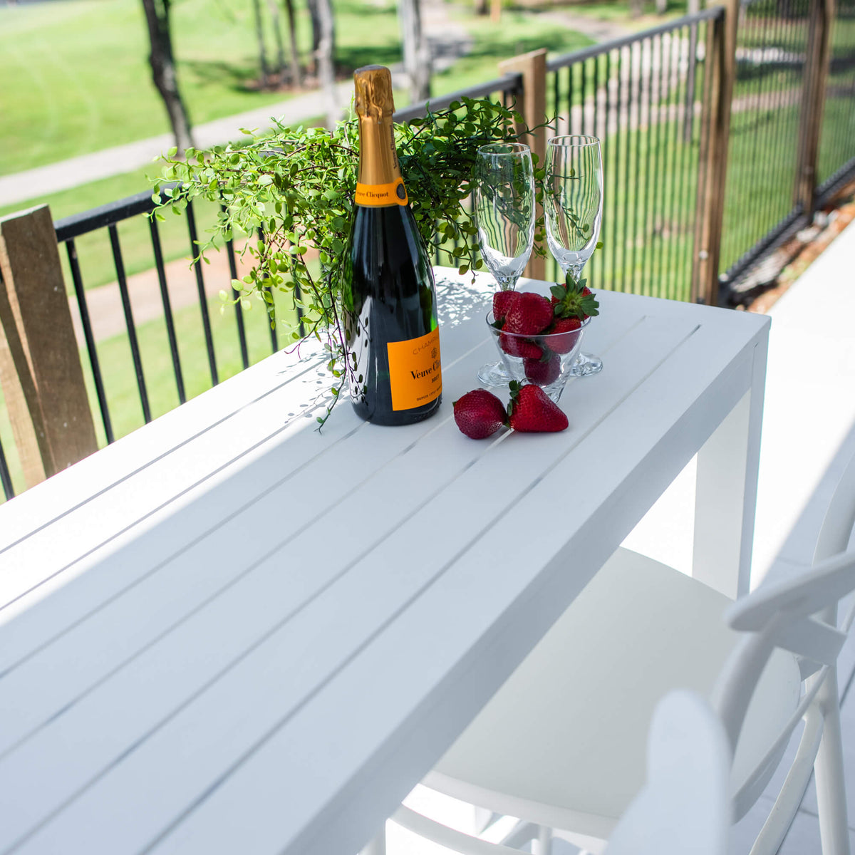 best-outdoor-furniture-Cross 75 - Alum Slat Bar 130 - 3pce - Outdoor Bar Set #color_WHITE