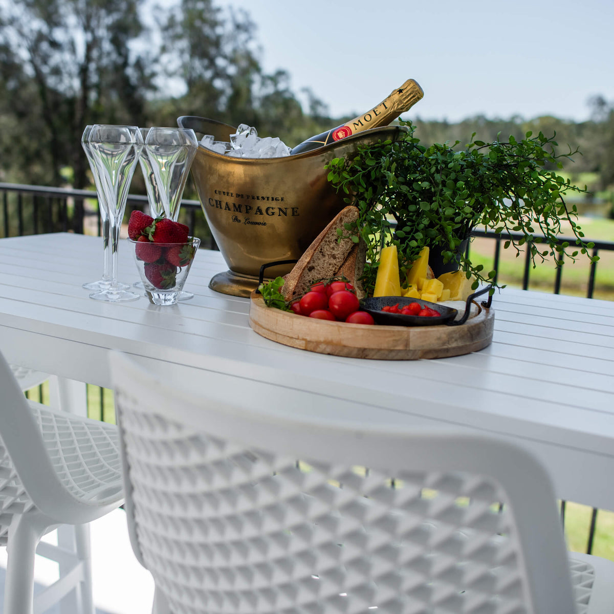 best-outdoor-furniture-Roma 75 Aria - 5pce (150x65) - Outdoor Bar Set #color_WHITE