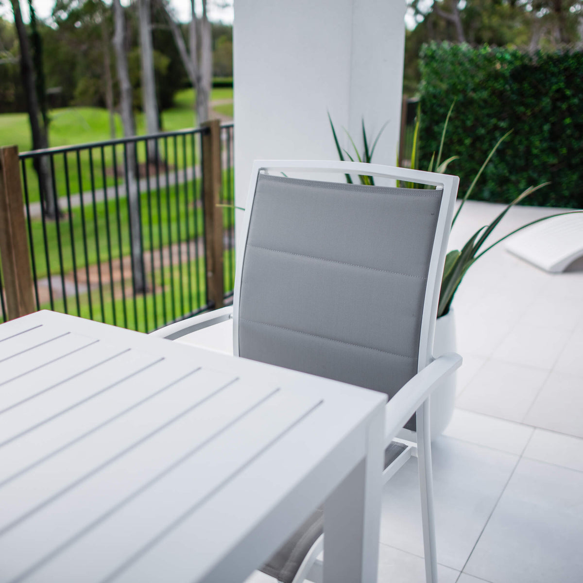 best-outdoor-furniture-Shelby Alum Slat Bar - 5pce - Outdoor Bar Set F #color_WHITE