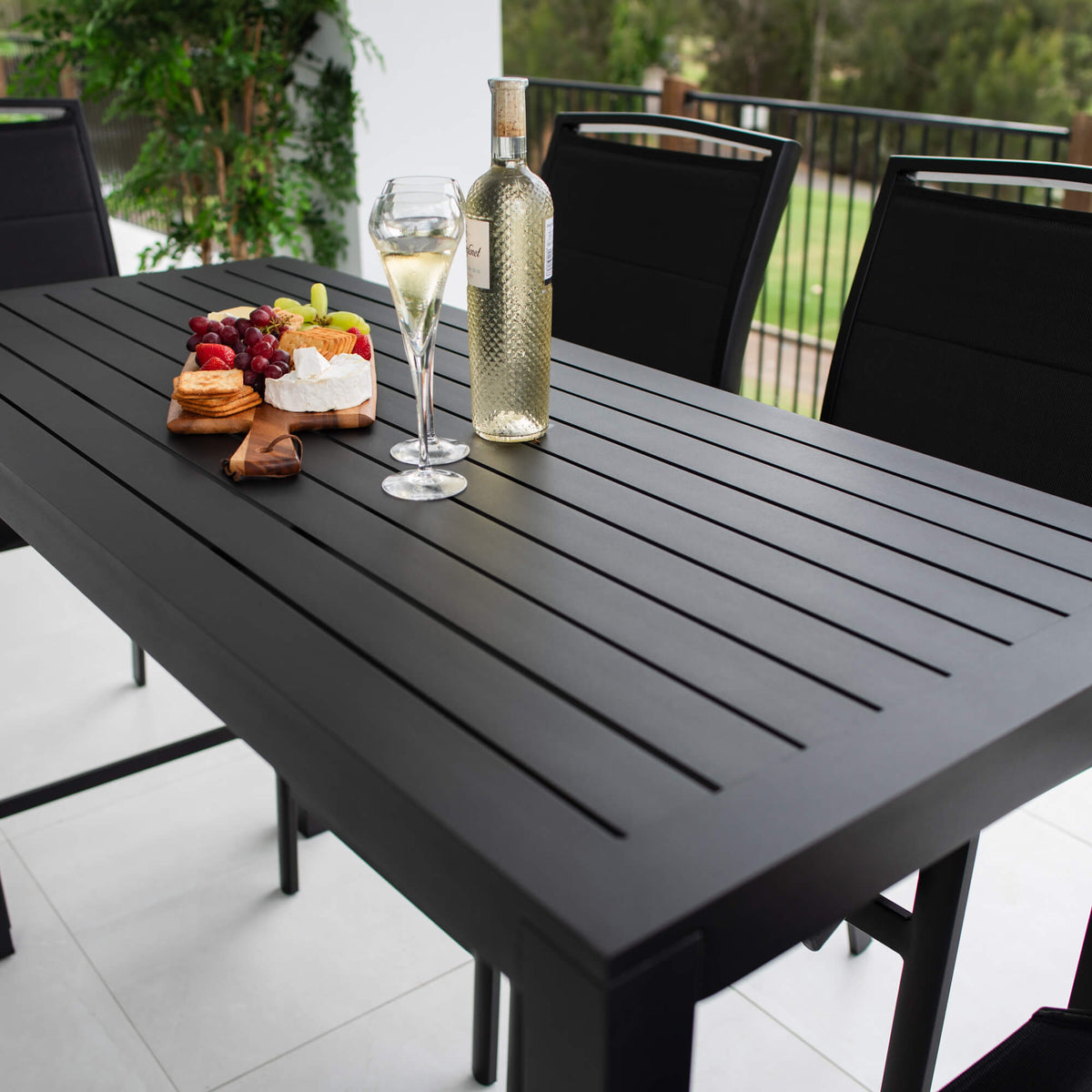 best-outdoor-furniture-Shelby Alum Slat Bar - 5pce - Outdoor Bar Set F #color_BLACK
