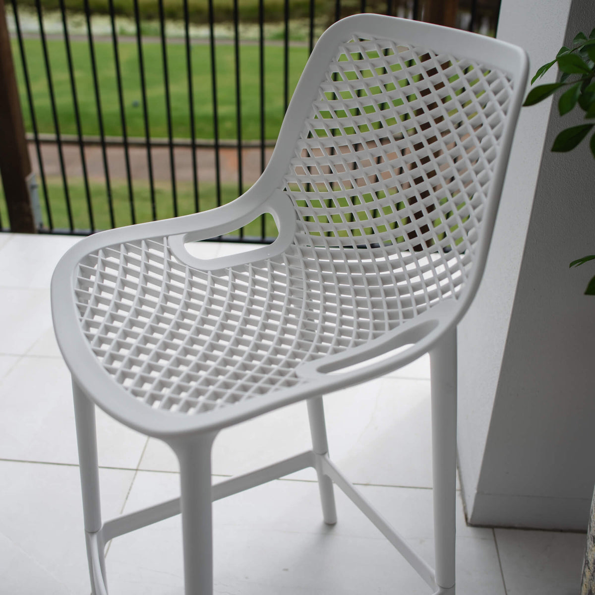 best-outdoor-furniture-Roma 65 - Outdoor Bar Stool #color_WHITE