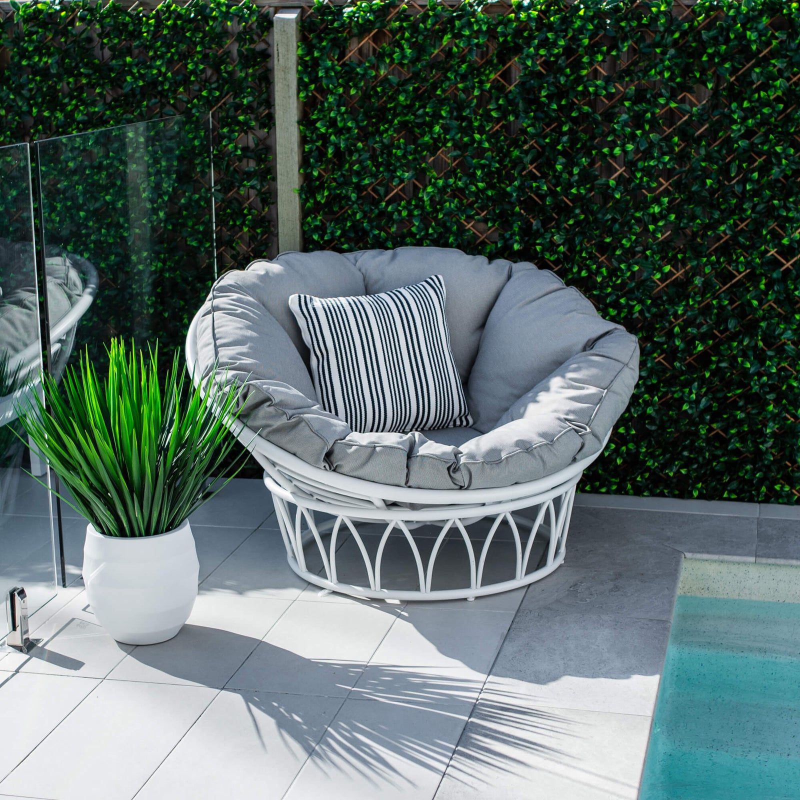 best-outdoor-furniture-Papasan - Outdoor Daybed #color_WHITE SILVER