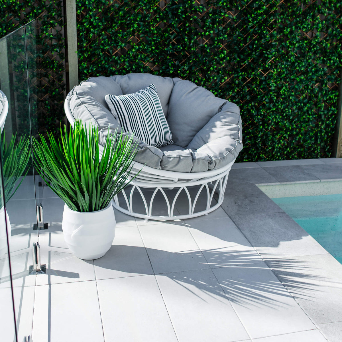 best-outdoor-furniture-Papasan - Outdoor Daybed #color_WHITE SILVER