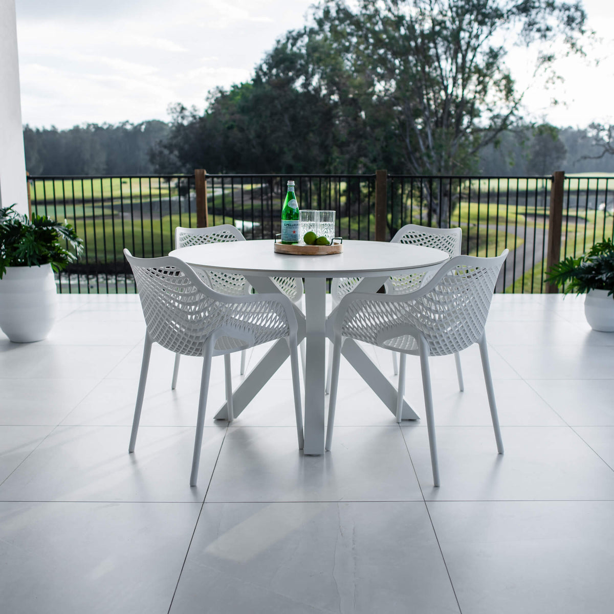best-outdoor-furniture-Roma XL Malibu Round - 5pce (120x120) - Outdoor Dining Set #color_WHITE