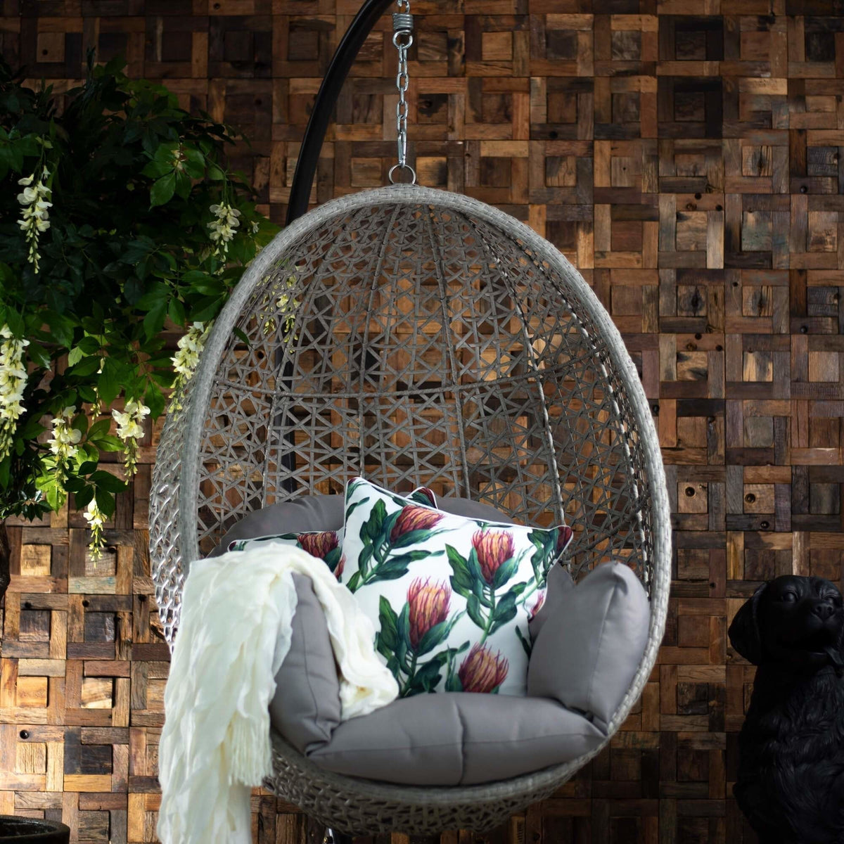 Outdoor Hanging Pod Chair