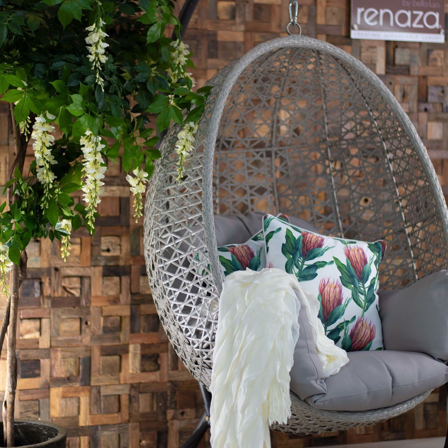 best-outdoor-furniture-Outdoor Hanging Pod Chair