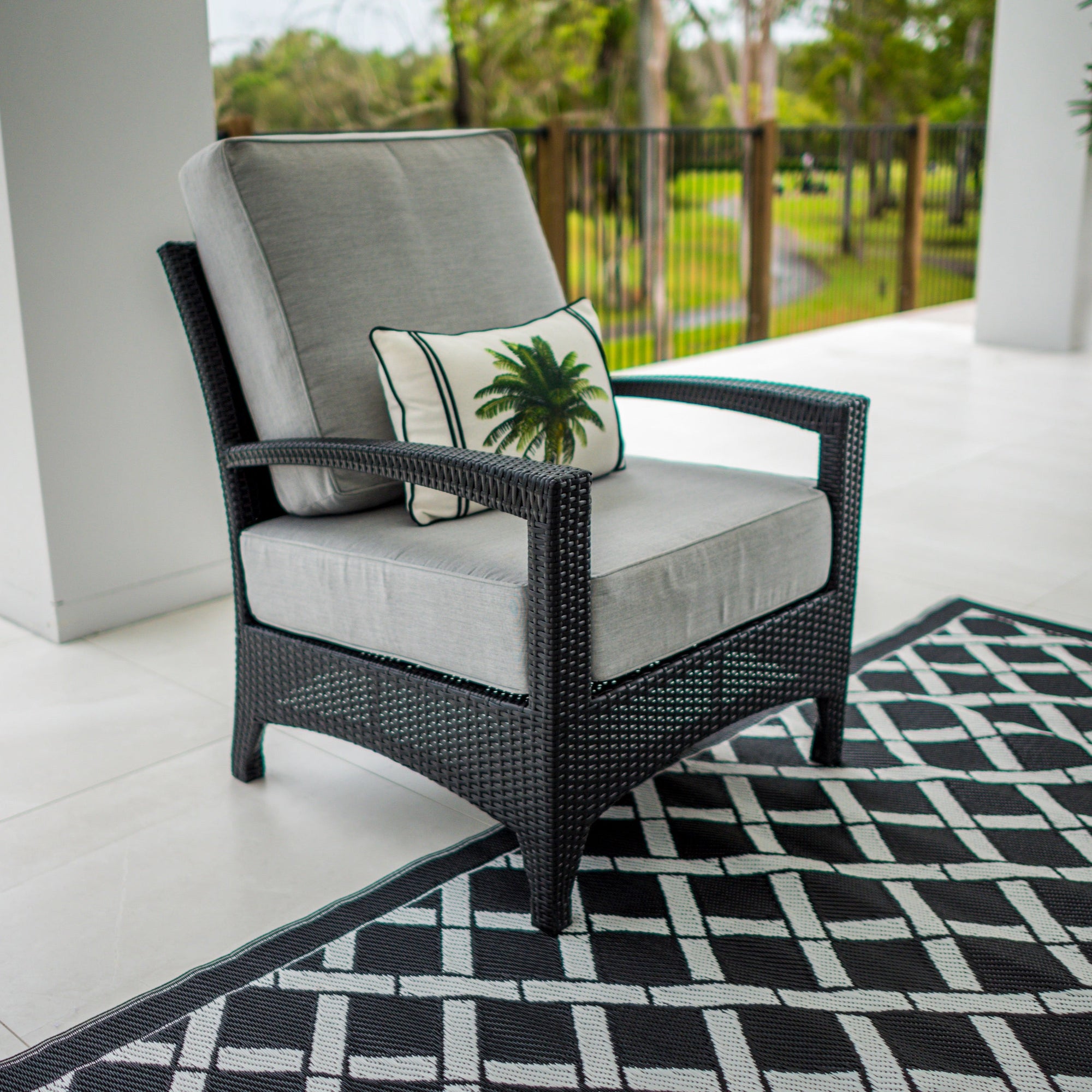 best-outdoor-furniture-Ascot - Single Sofa - Black/Granite Grey 5402