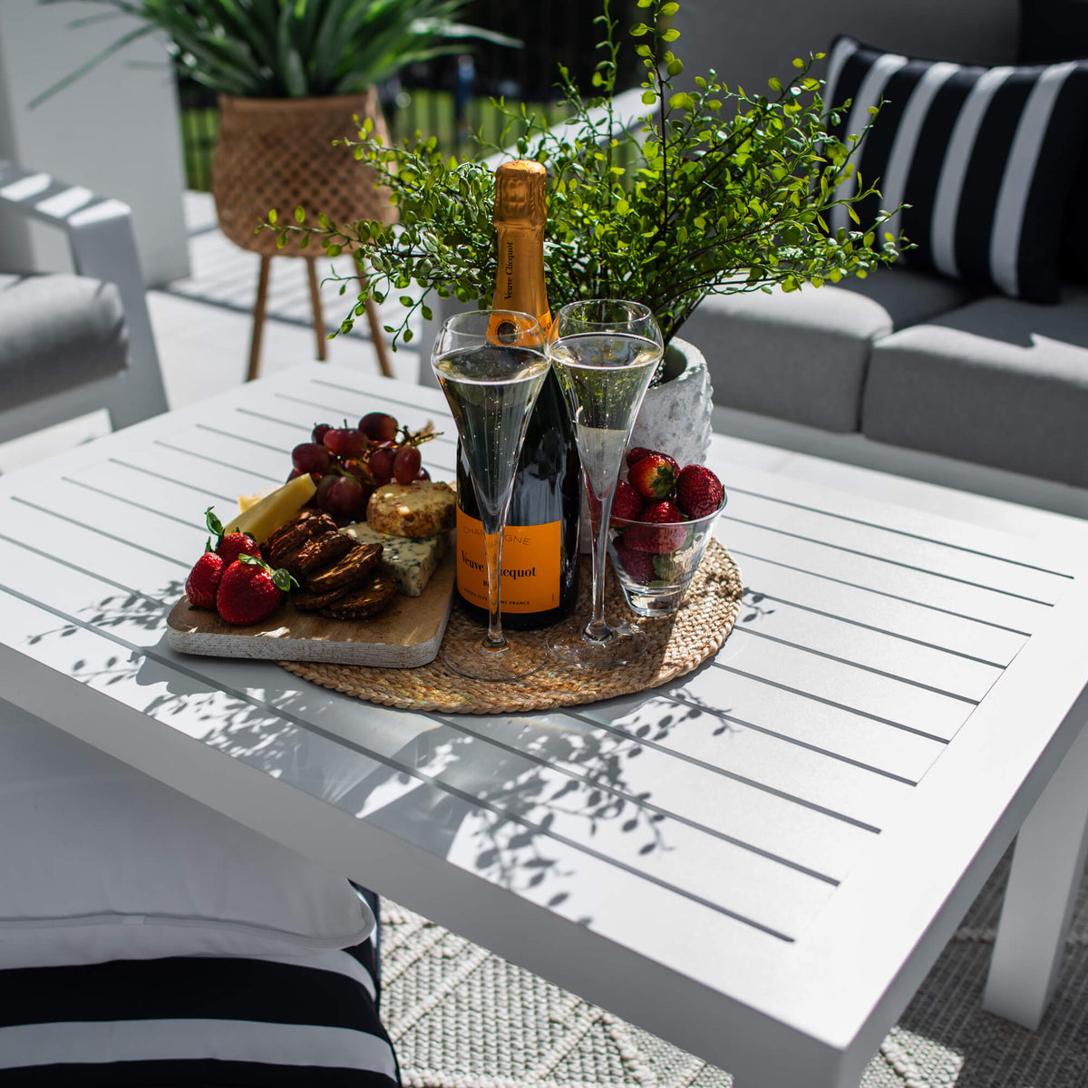 best-outdoor-furniture-Monica - 4pce Outdoor Lounge Setting #color_WHITE