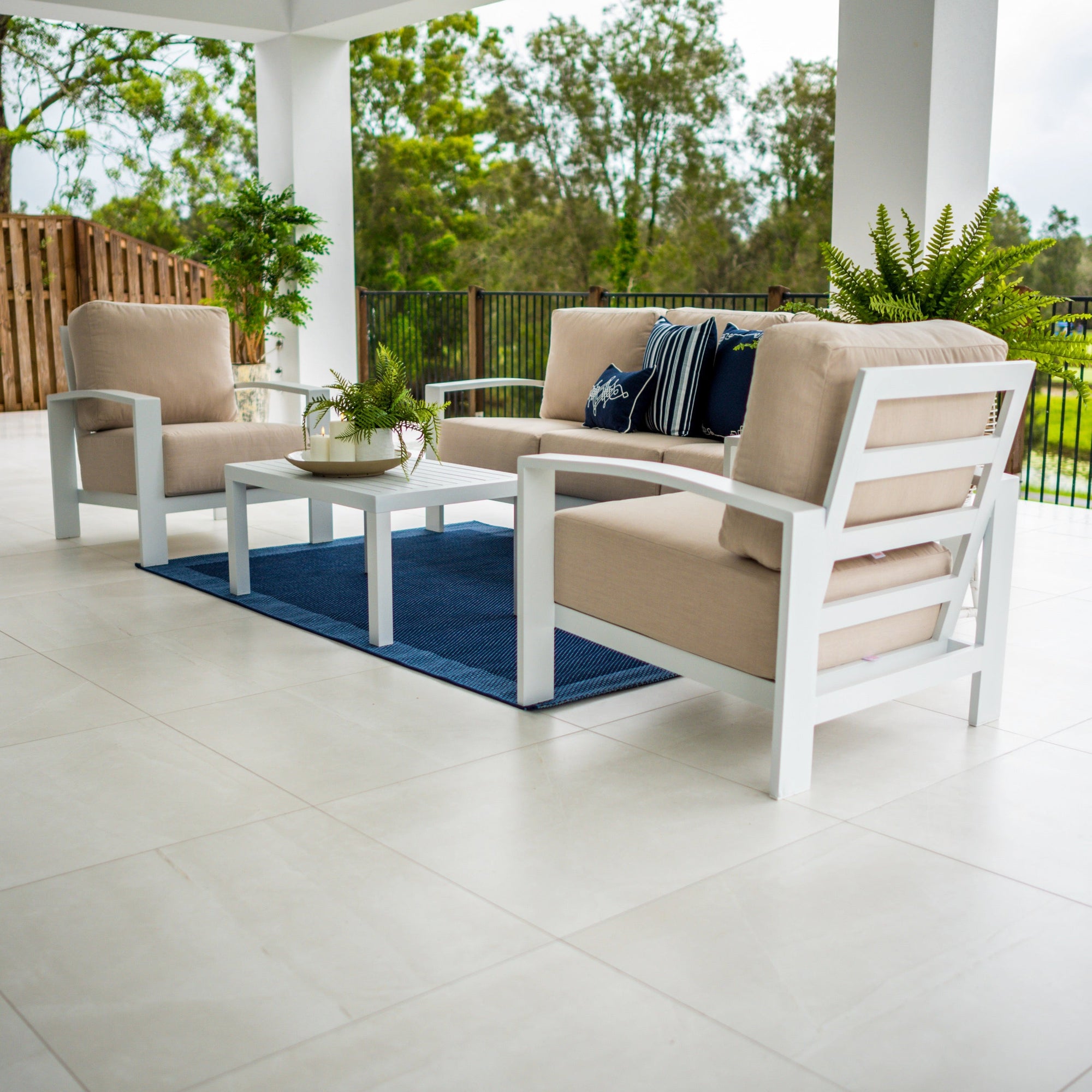 best-outdoor-furniture-Tahoe 4pce 311CT Outdoor Lounge White/Flax