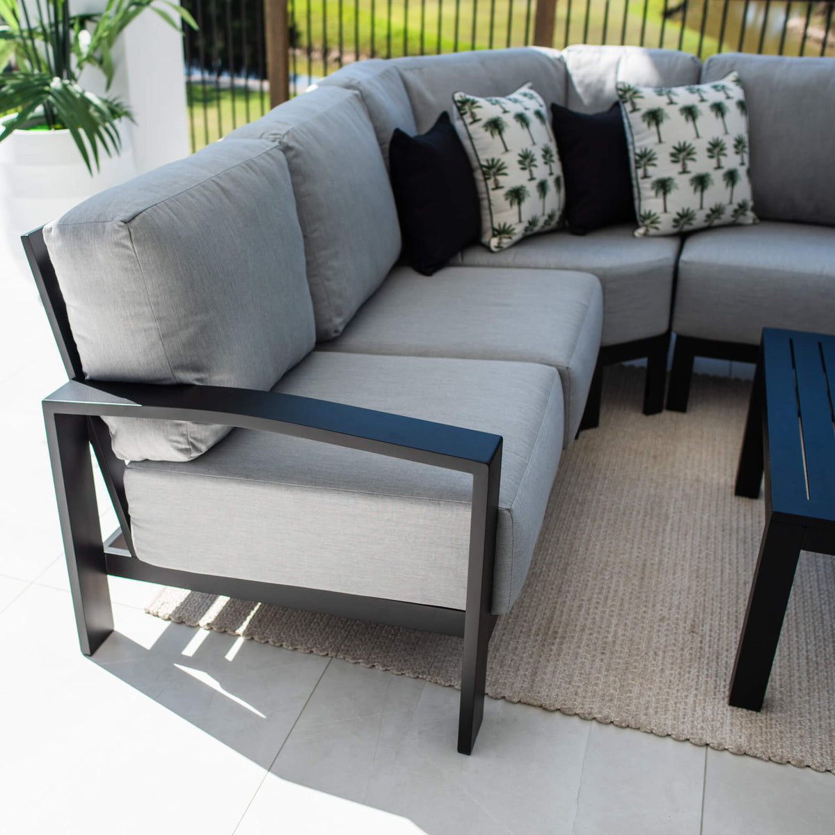 best-outdoor-furniture-Tahoe Modular - 4pce -  Outdoor Lounge Setting Black #color_BLACK