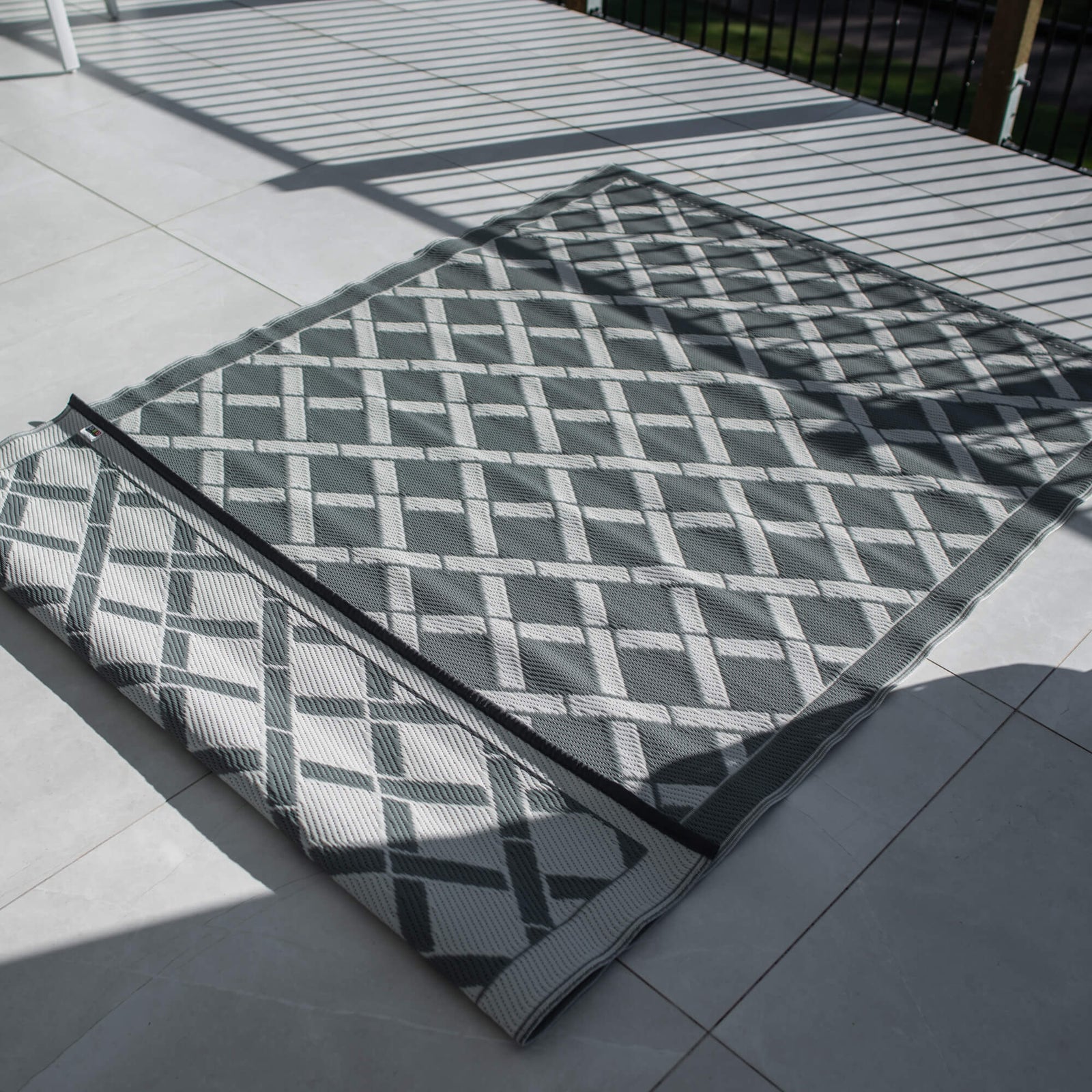 best-outdoor-furniture-Signature Range Grey & White - Outdoor Rug #color_GREY-WHITE 
