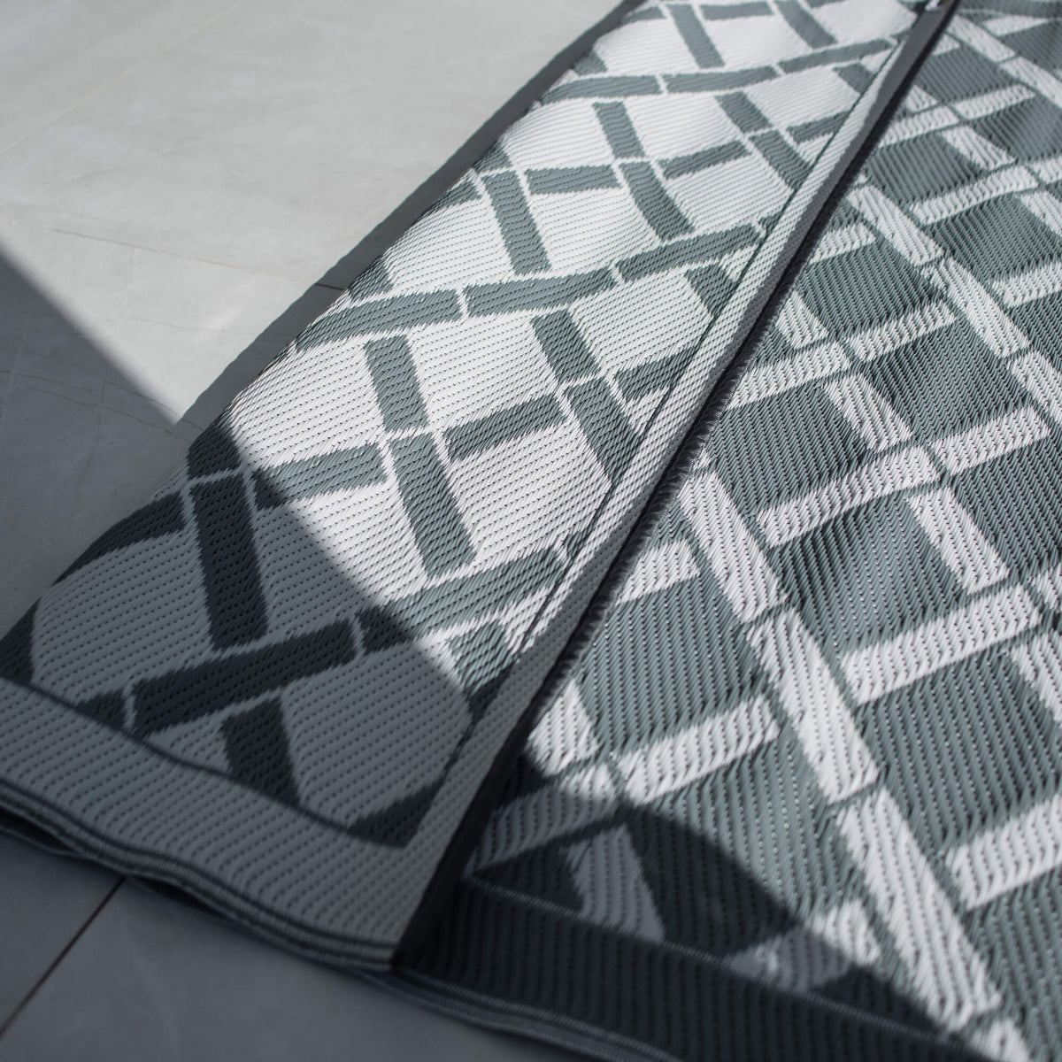 best-outdoor-furniture-Signature Range Grey &amp; White - Outdoor Rug #color_GREY-WHITE 