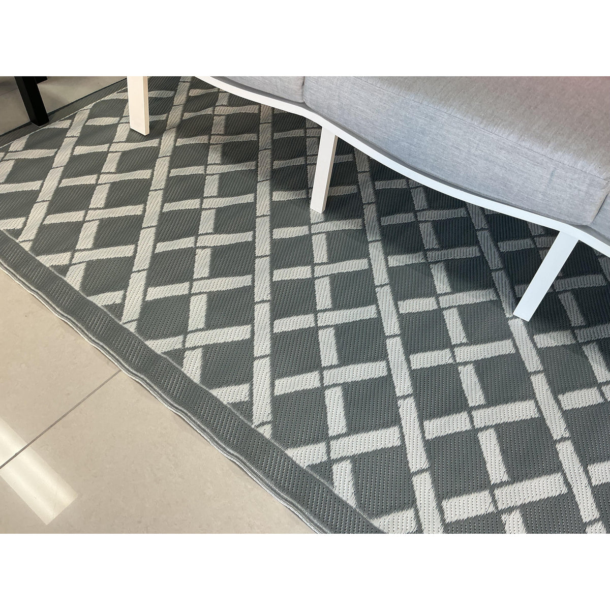 best-outdoor-furniture-Signature Range Grey &amp; White - Outdoor Rug