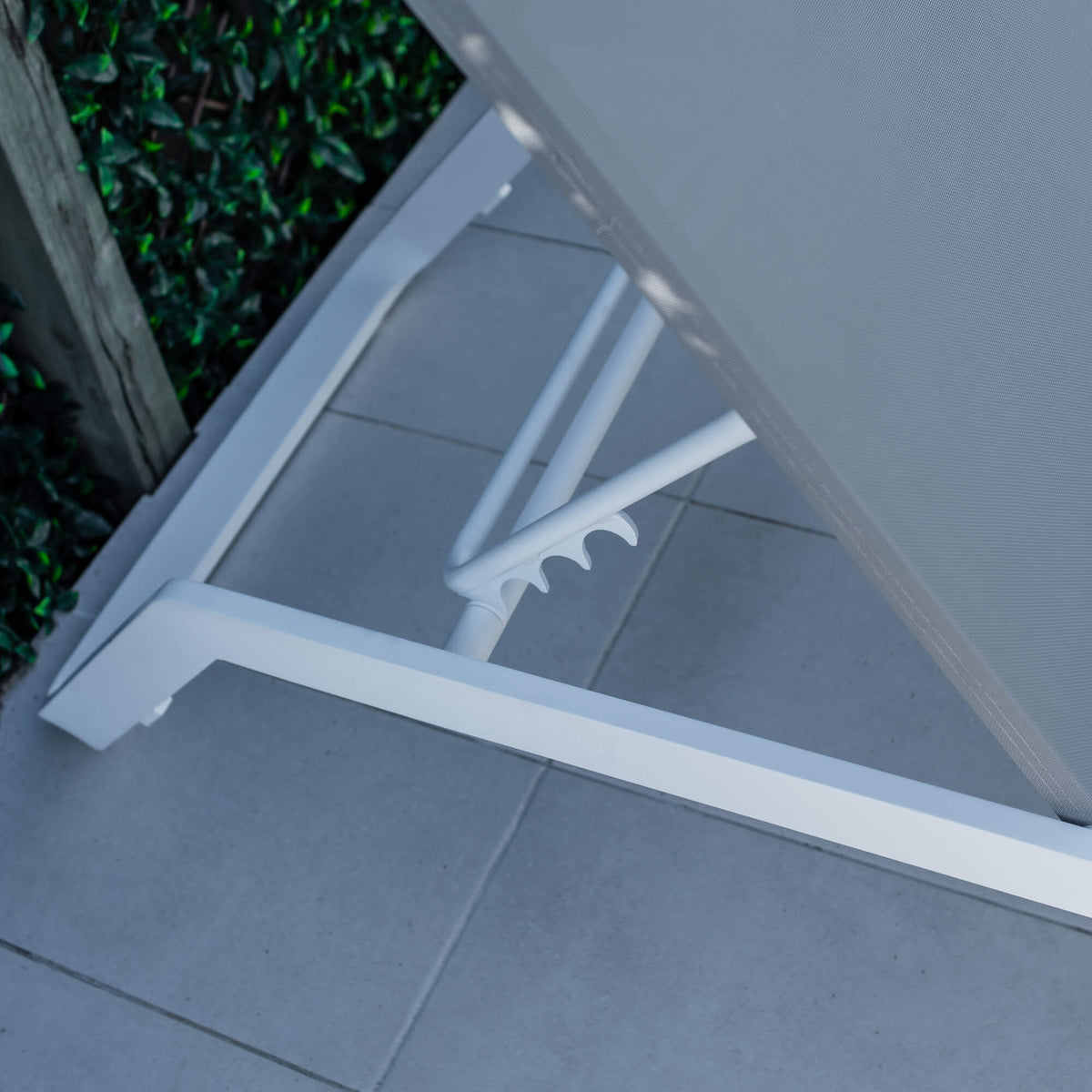 best-outdoor-furniture-Byron - Outdoor Sun Lounge #color_WHITE