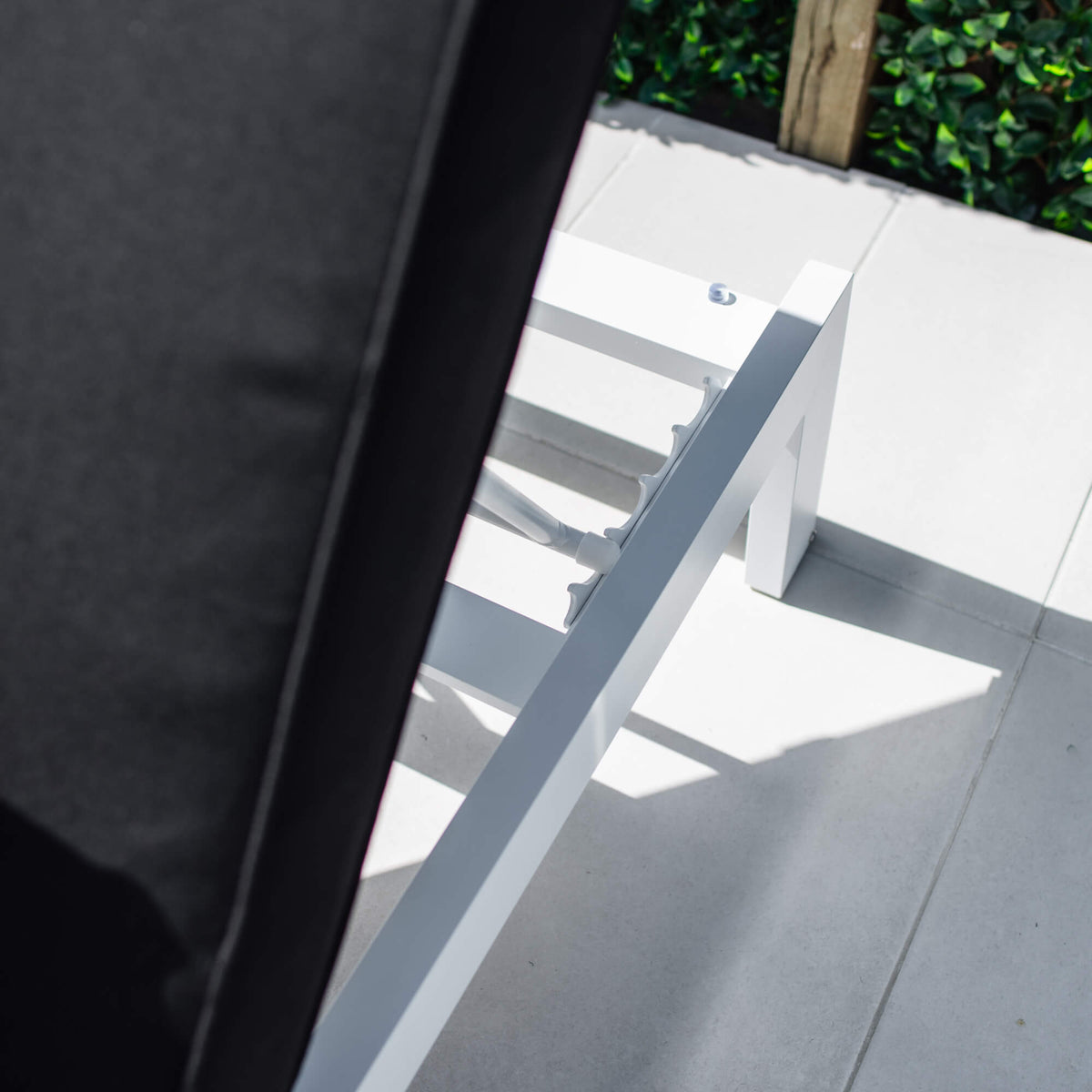 best-outdoor-furniture-Milan Menzin w/Cushion  - Outdoor Sun Lounge #color_BLACK WHITE