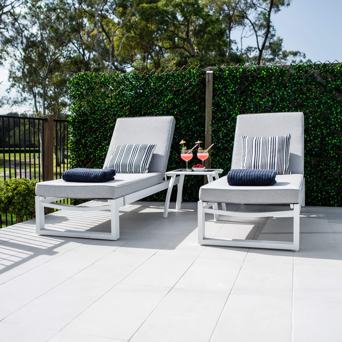 best-outdoor-furniture-Milan Shelby - 5pce - Outdoor Sun Lounge #color_WHITE GREY