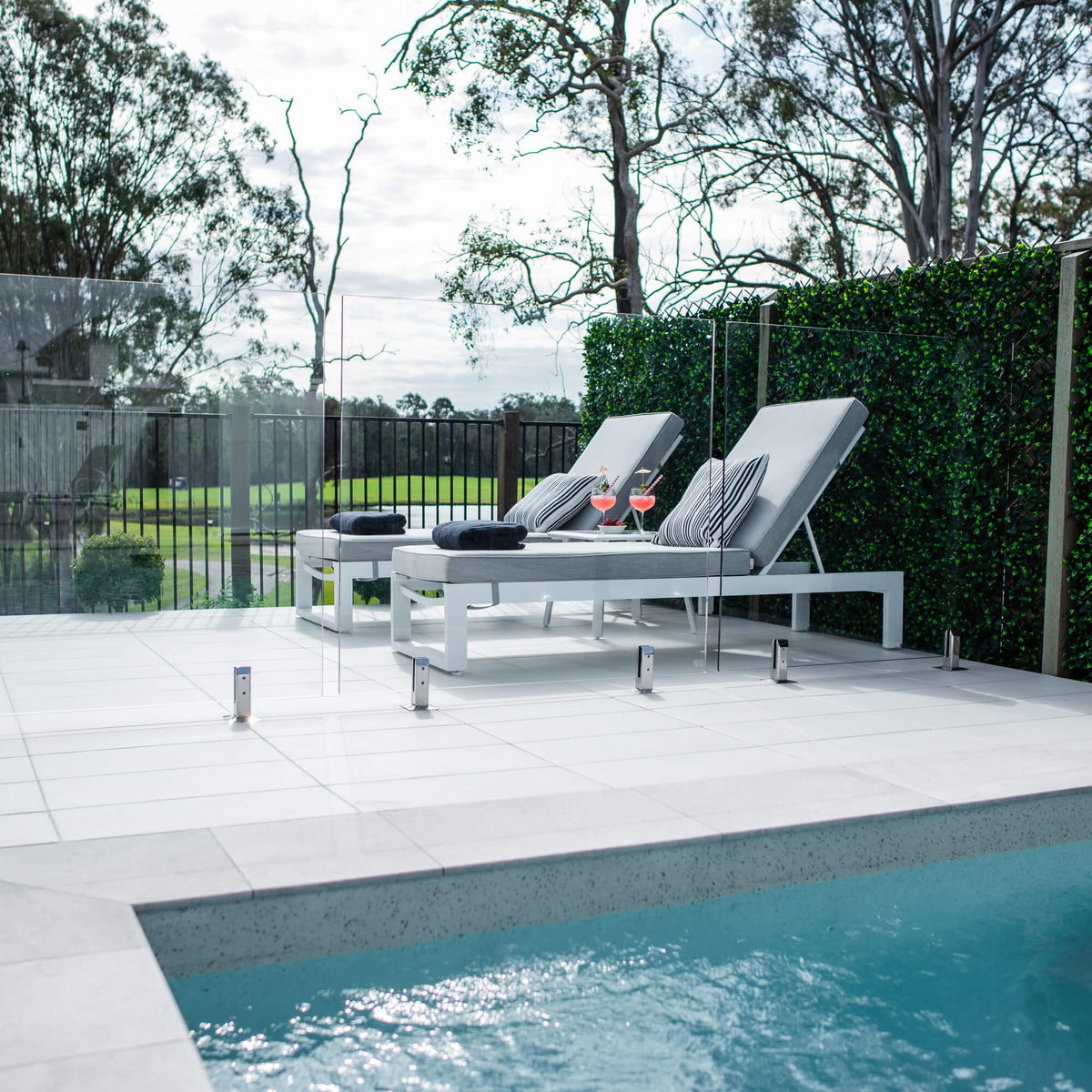 best-outdoor-furniture-Milan Shelby - 5pce - Outdoor Sun Lounge #color_WHITE GREY