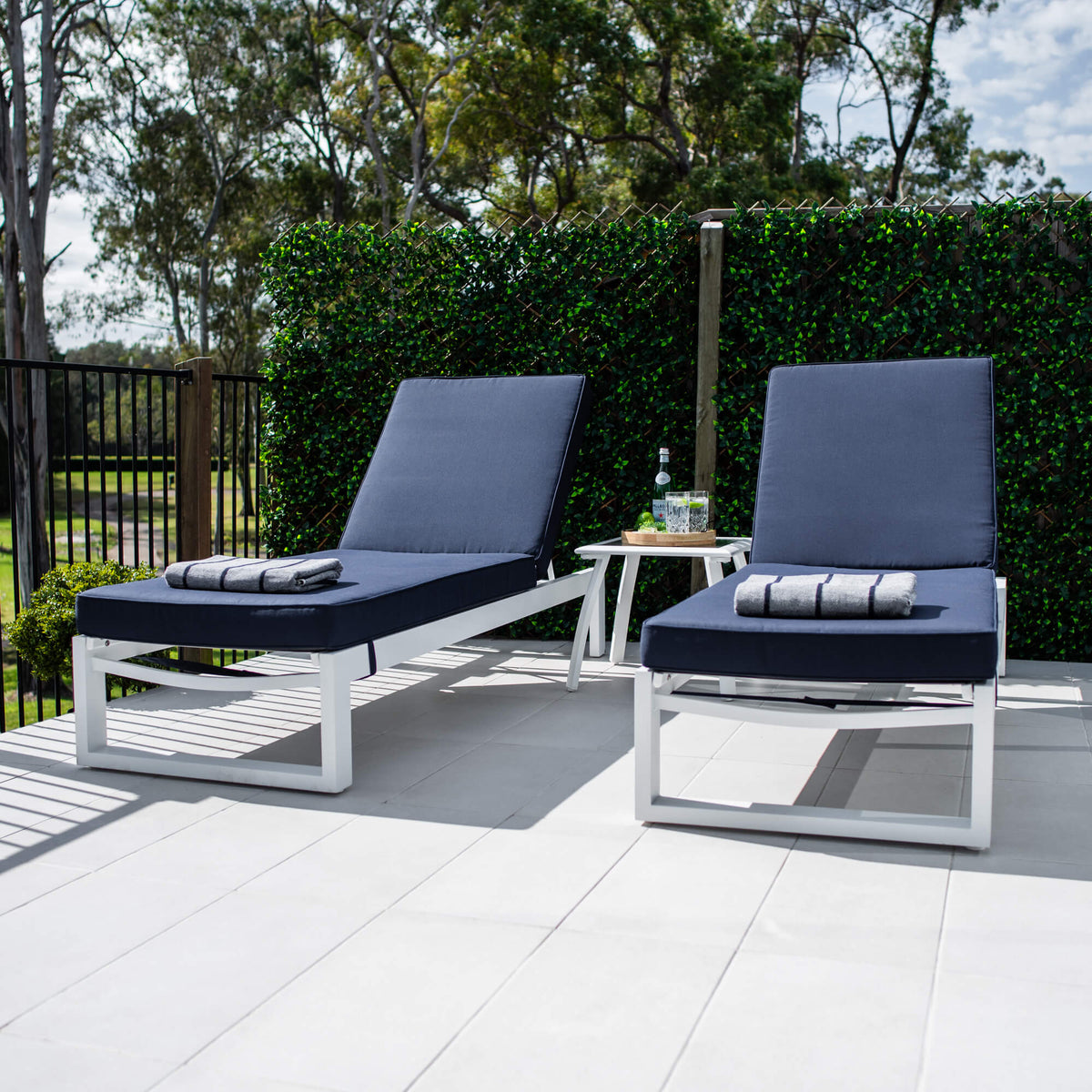 best-outdoor-furniture-Milan Shelby - 5pce - Outdoor Sun Lounge #color_WHITE NAVY