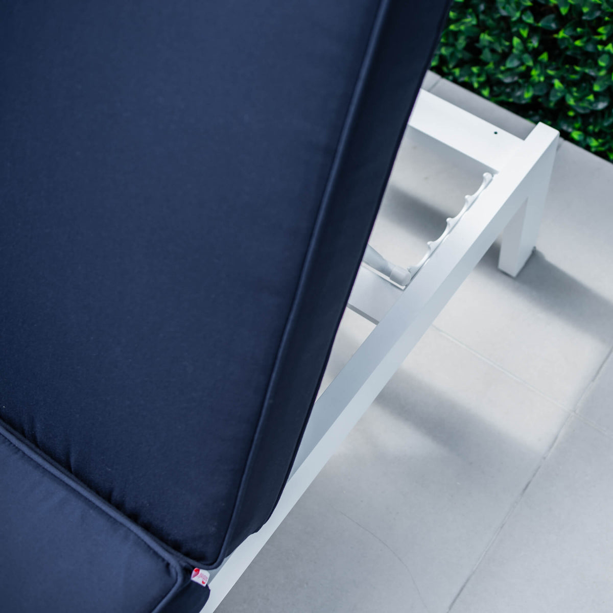 best-outdoor-furniture-Milan Slat - 5pce - Outdoor Sun Lounge #color_WHITE NAVY