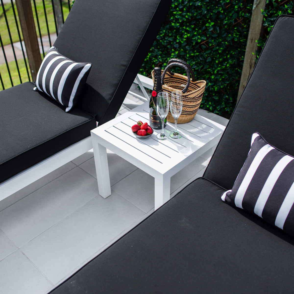 best-outdoor-furniture-Milan Slat - 5pce - Outdoor Sun Lounge #color_WHITE BLACK