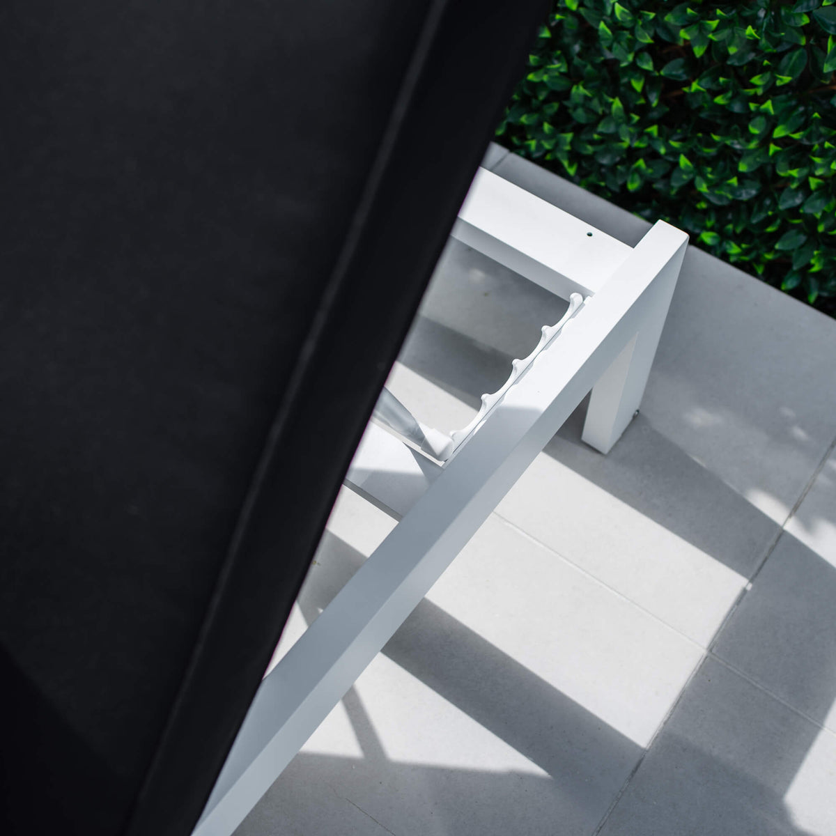 best-outdoor-furniture-Milan Slat - 5pce - Outdoor Sun Lounge #color_WHITE BLACK