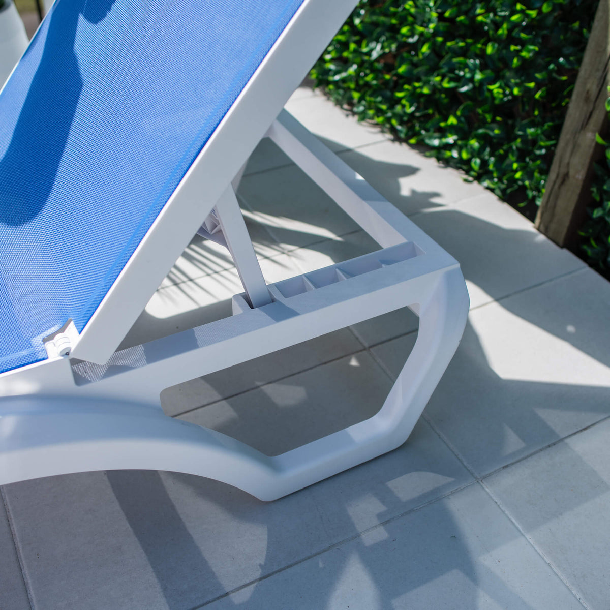 best-outdoor-furniture-Verona - Outdoor Sun Lounge #color_WHITE BLUE