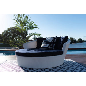 best-outdoor-furniture-Newport - Outdoor Daybed