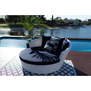 best-outdoor-furniture-Newport - Outdoor Daybed