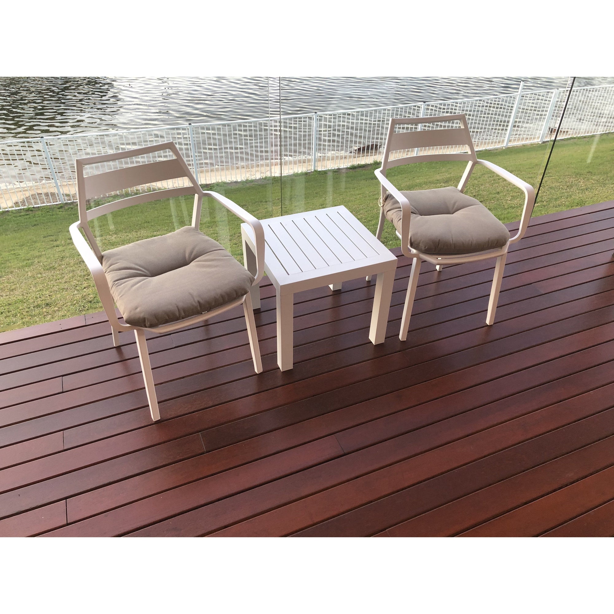 best-outdoor-furniture-Menzin Slat - 3pce Chat Set