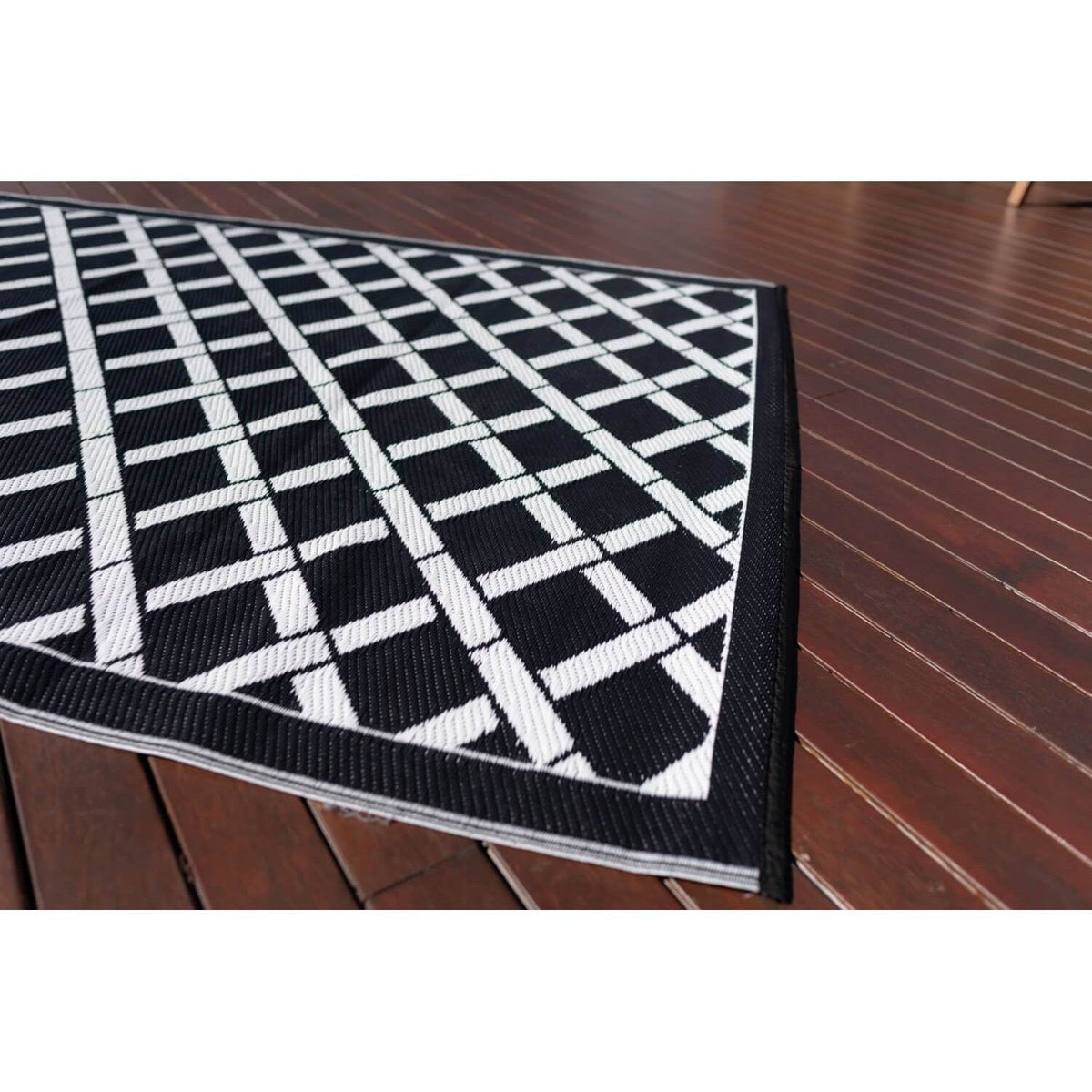 best-outdoor-furniture-Signature Range Black &amp; White - Outdoor Rug