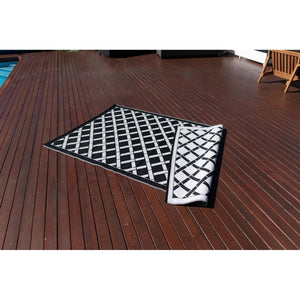 best-outdoor-furniture-Signature Range Black & White - Outdoor Rug