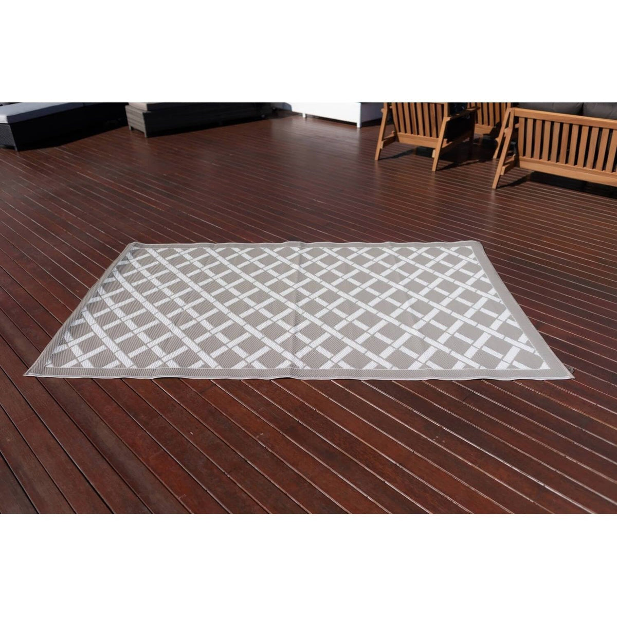 best-outdoor-furniture-Signature Range Grey &amp; White - Outdoor Rug