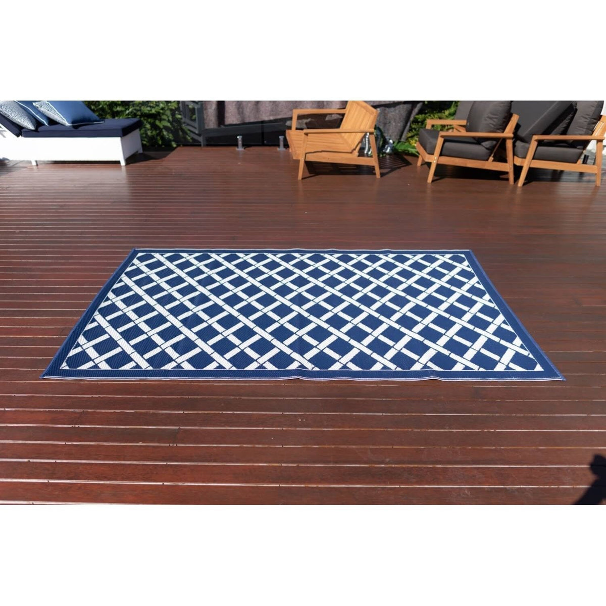 best-outdoor-furniture-Signature Range Navy &amp; White - Outdoor Rug