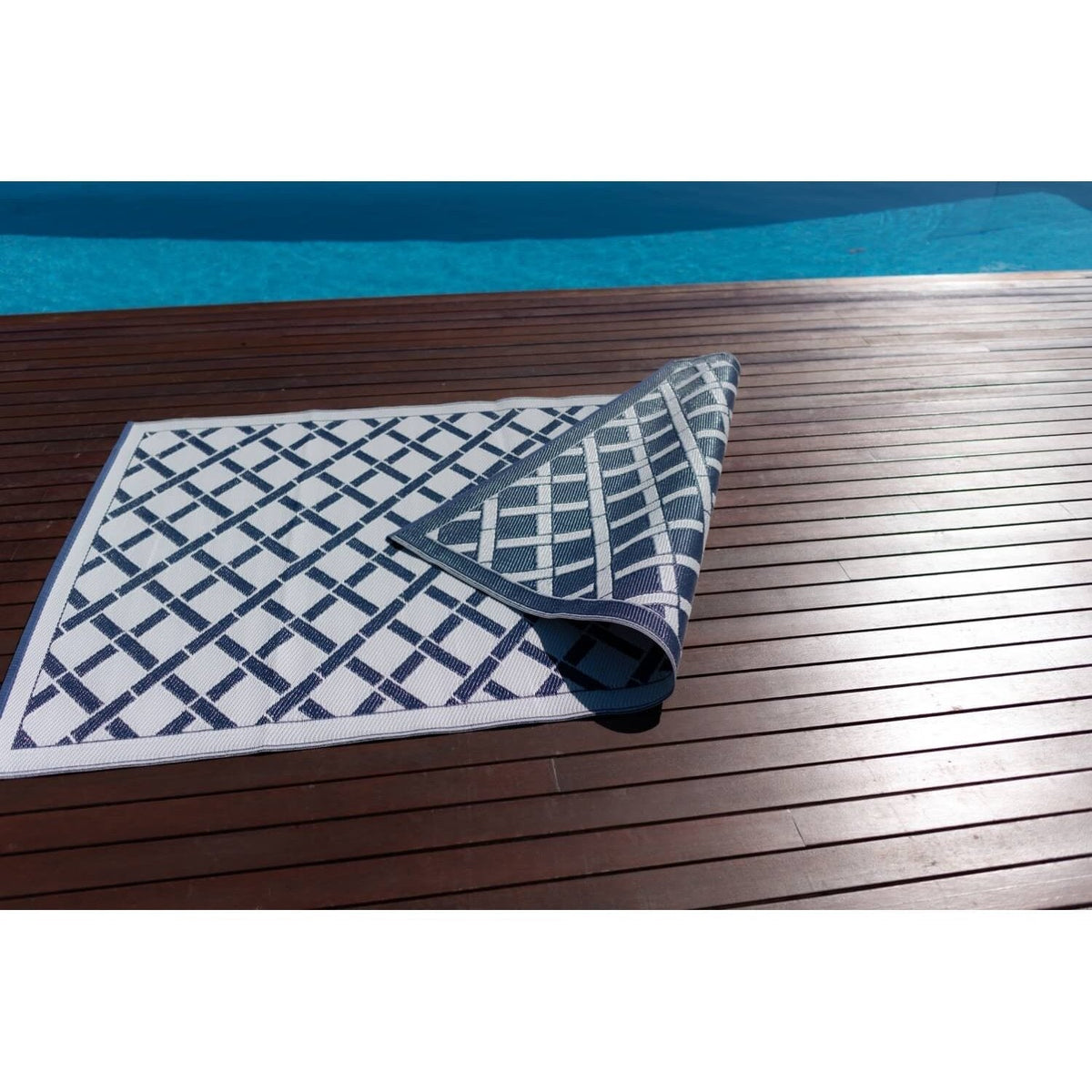 best-outdoor-furniture-Signature Range Navy &amp; White - Outdoor Rug