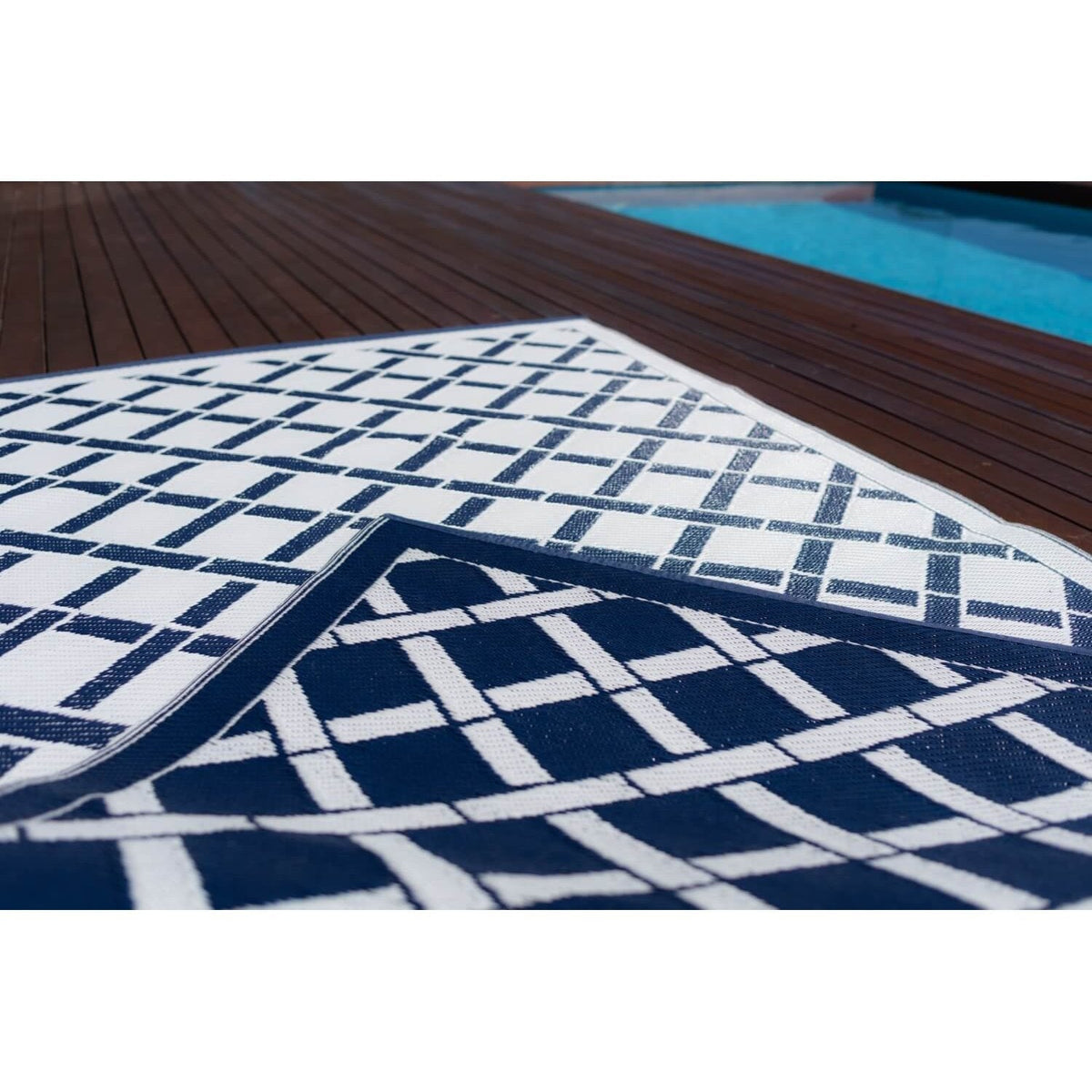 best-outdoor-furniture-Signature Range Navy &amp; White - Outdoor Rug